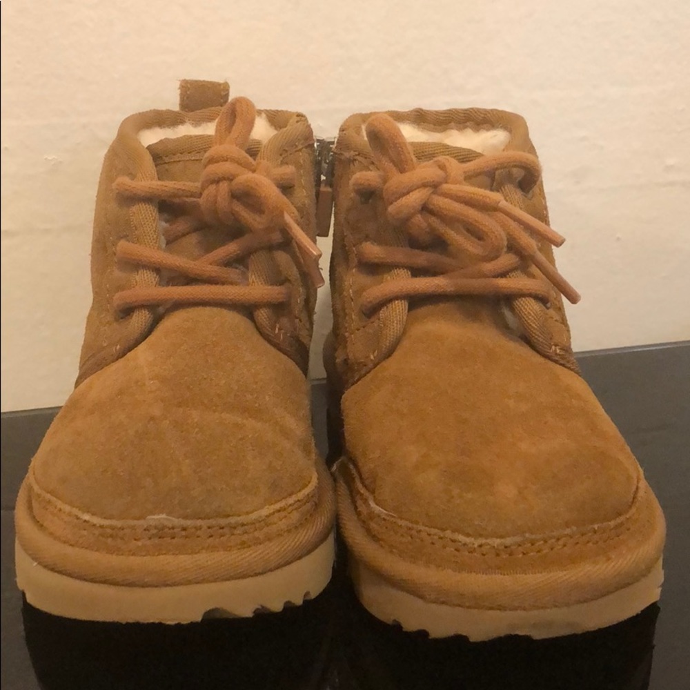 Neumel II Water Resistant Chukka Boot
UGG® Sz8